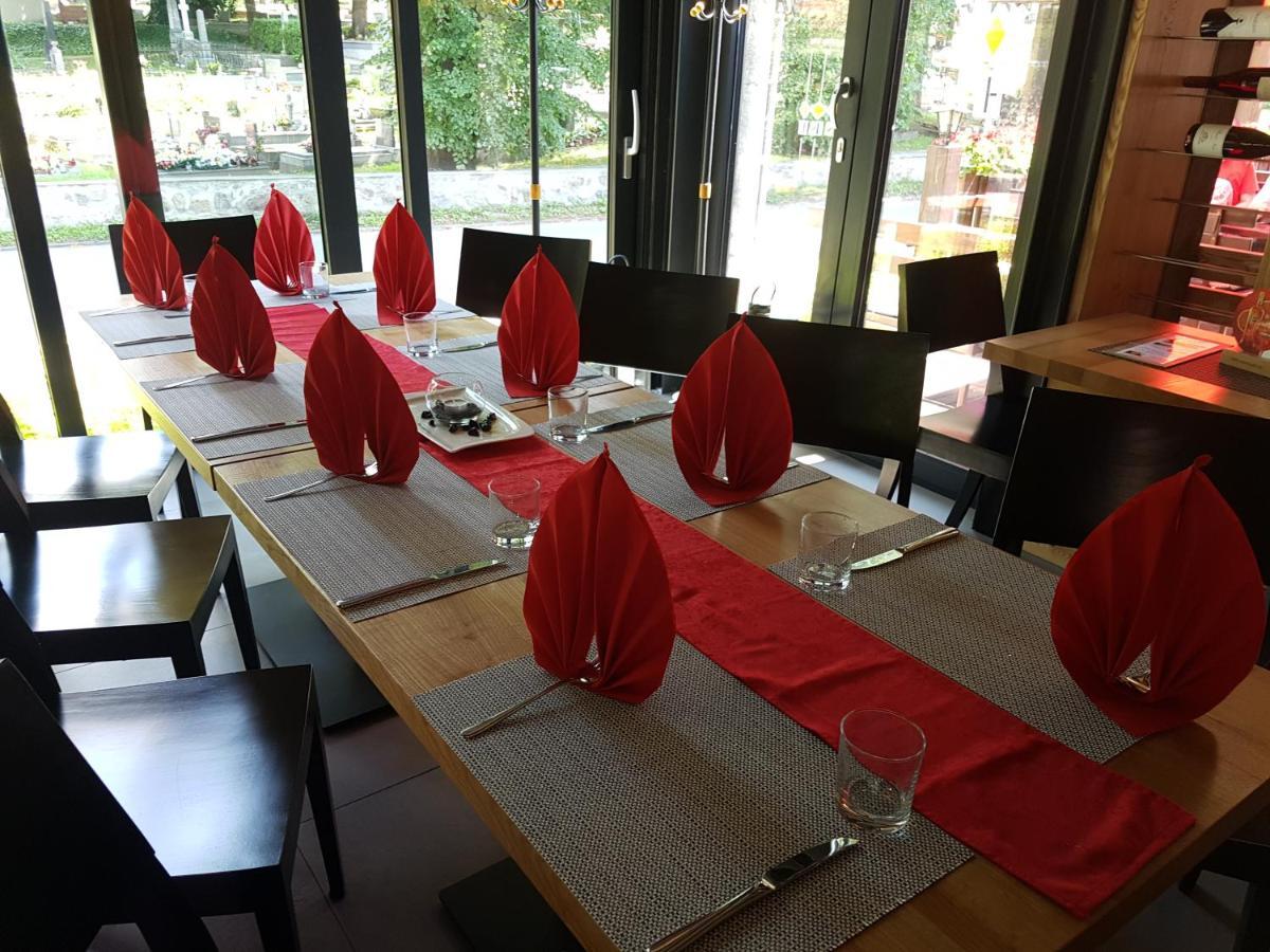 Apartman Centrum V Sukromi Restauracia U Jakuba マルティン エクステリア 写真